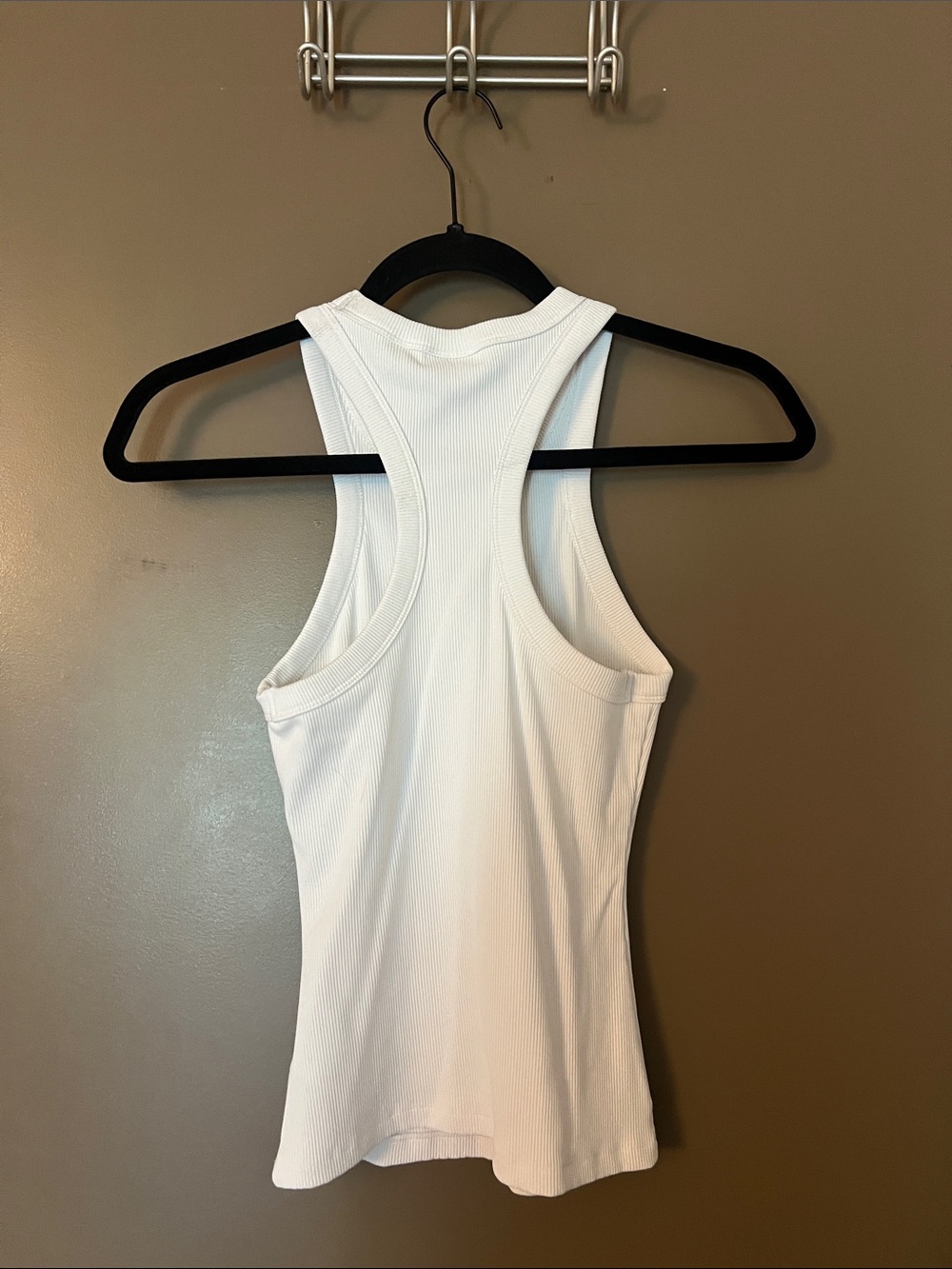 Aritzia Babaton Senna Formarib Tank - White - Size Small - Picture 4 of 7